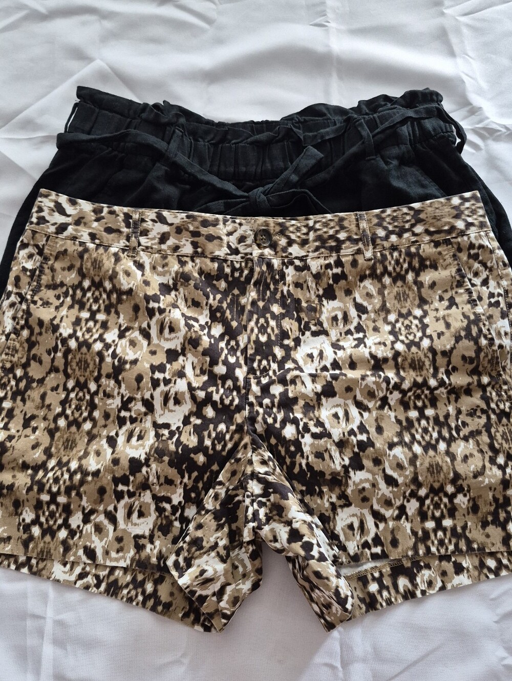 2 Size 14 Shorts Banana Republic Animal Print&Old Navy Black Linen Bld Paper Bag